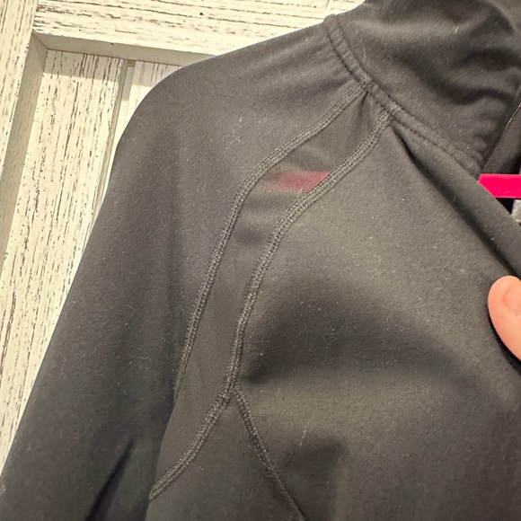 Black athletic half zip top with mesh details! Size XL - Picture 4 of 4